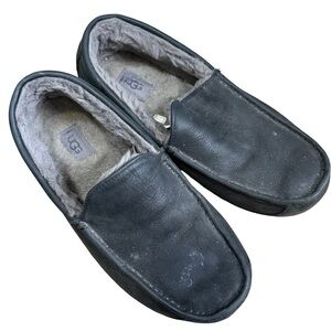 UGG Men's black leather slippers 11‎